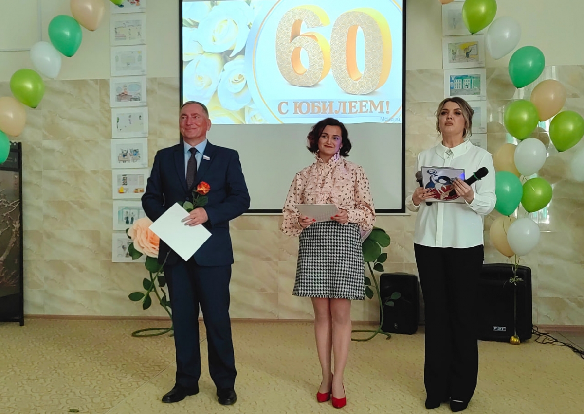 60 лет исполнилось Средней школе №43