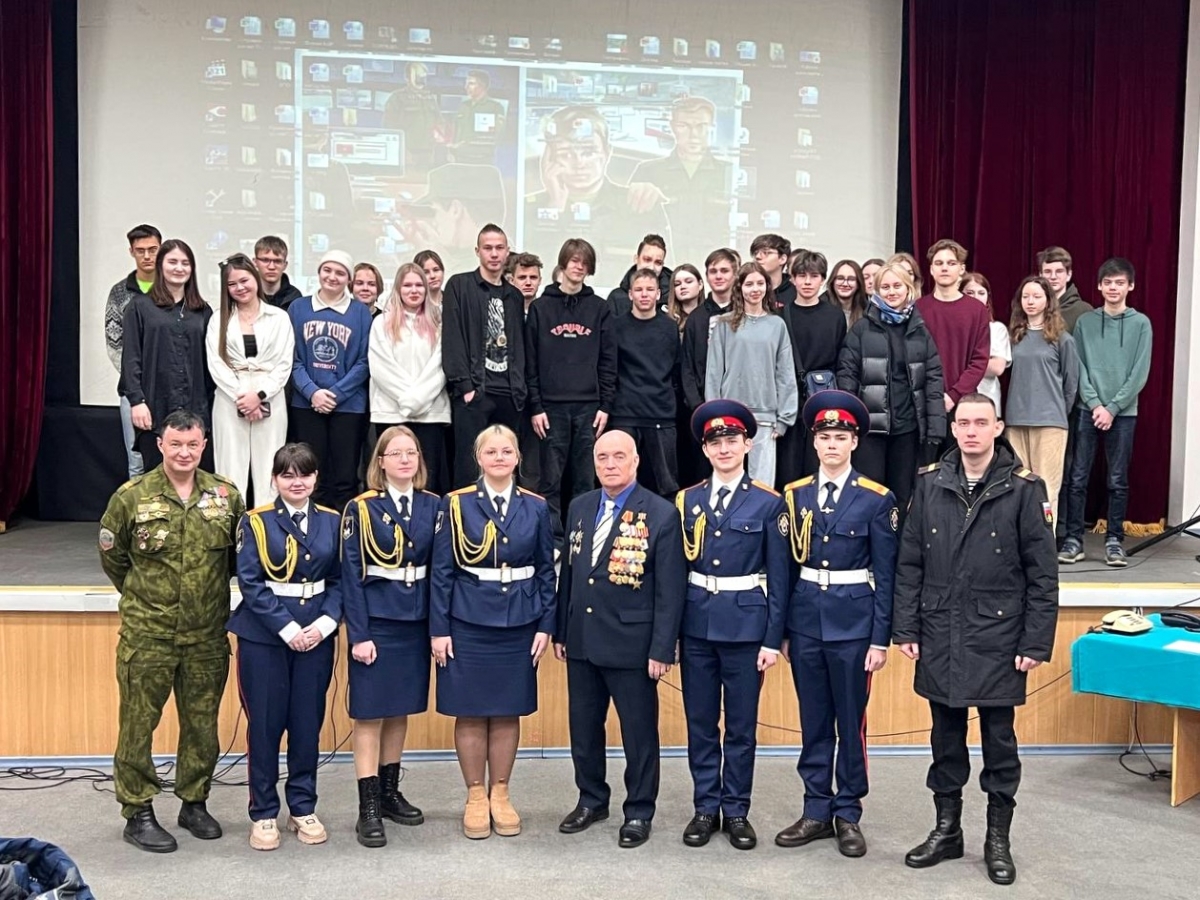 Экскурсию для школьников провели в воинской части при поддержке Городской Думы