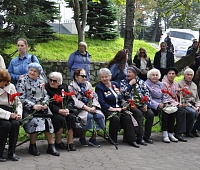 Жители Петропавловска возложили цветы к памятнику героям Курильской десантной операции
