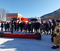 Вой сирен и защитные шлемы – школьникам Петропавловска рассказали о работе пожарно-спасательной части