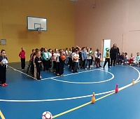 Спортивный праздник «День здоровья» прошел в средней школе №45 при поддержке городских депутатов
