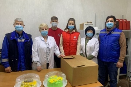 Камчатским медикам передали сладкие наборы от депутатов Городской Думы Петропавловска
