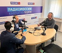 Заместители председателя ГорДумы Борис Лесков и Саргис Сароян поделились новостями в прямом эфире на радио