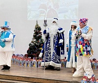 В Петропавловске продолжаются поздравления в рамках новогодних акций