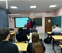 "Разговоры о важном": депутаты обсудили со старшеклассниками Конституцию РФ