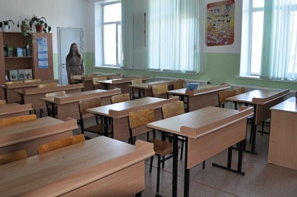 В средней школе № 4 Петропавловска обновили мебель в библиотеке и заменили покрытие в учебных классах