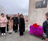 Мемориальную доску установили в честь бойца СВО Дениса Бразалука