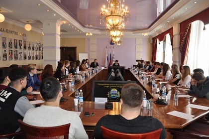 Создание информационного центра для школьников обсудят на сессии Молодежного парламента