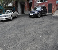 Просторная парковка, тротуар и новый асфальт – еще одна отремонтированная придомовая территория появилась в мкр. Горизонт