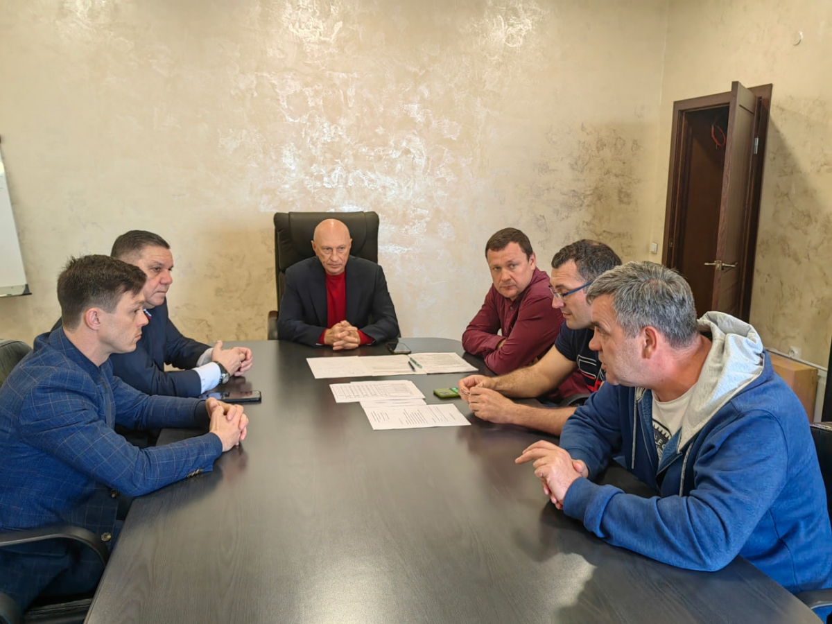 Депутаты провели встречу с руководителем АО «Молокозавод Петропавловский»