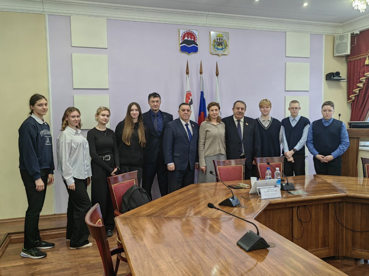 Школьников познакомили с работой Городской Думы