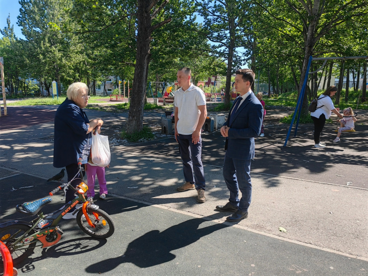 «Патруль безопасности» проверил детские площадки и пешеходный переход