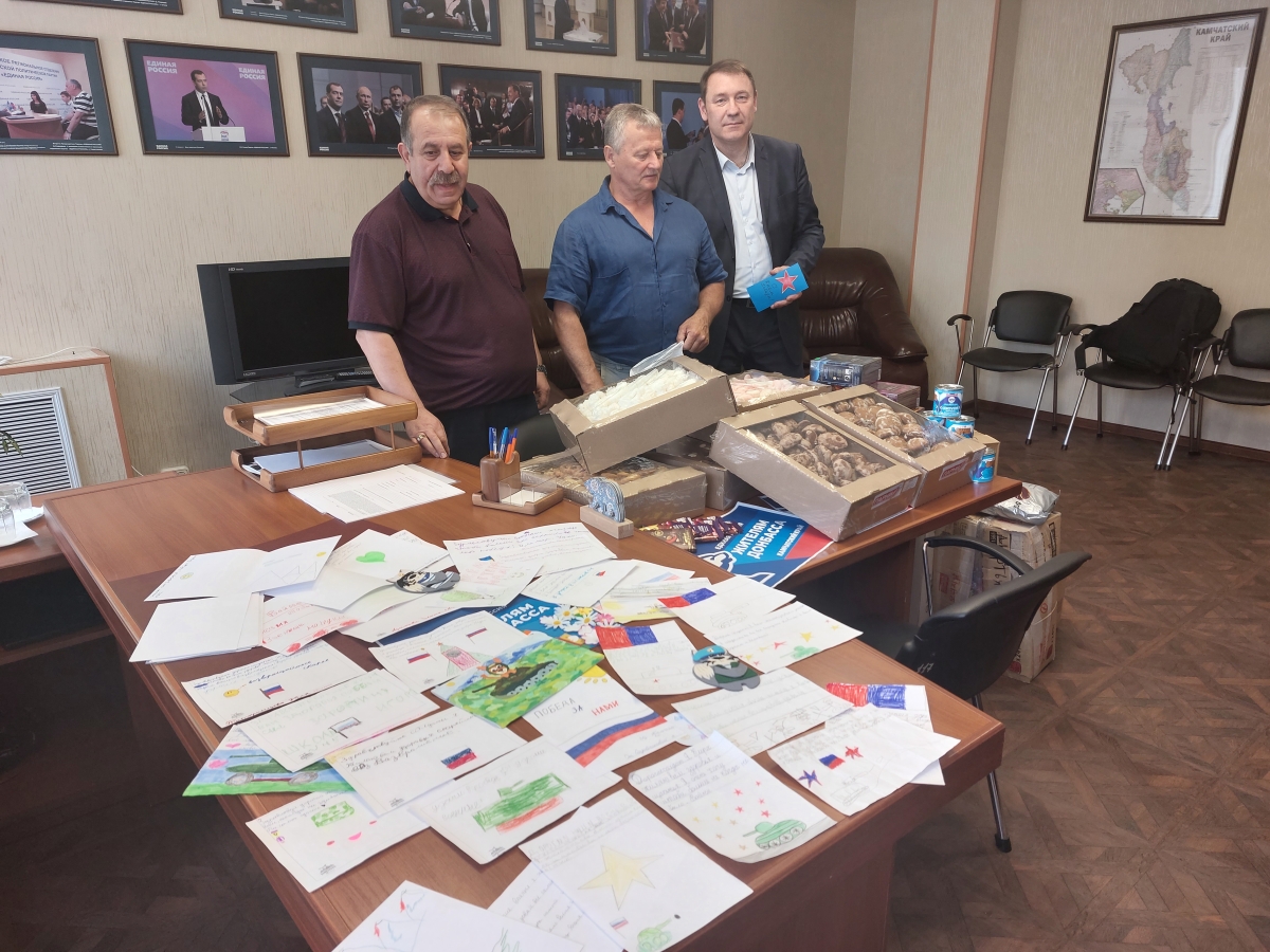 Подарки для солдат: посылку в Донбасс собрали школьники и депутаты Петропавловска-Камчатского