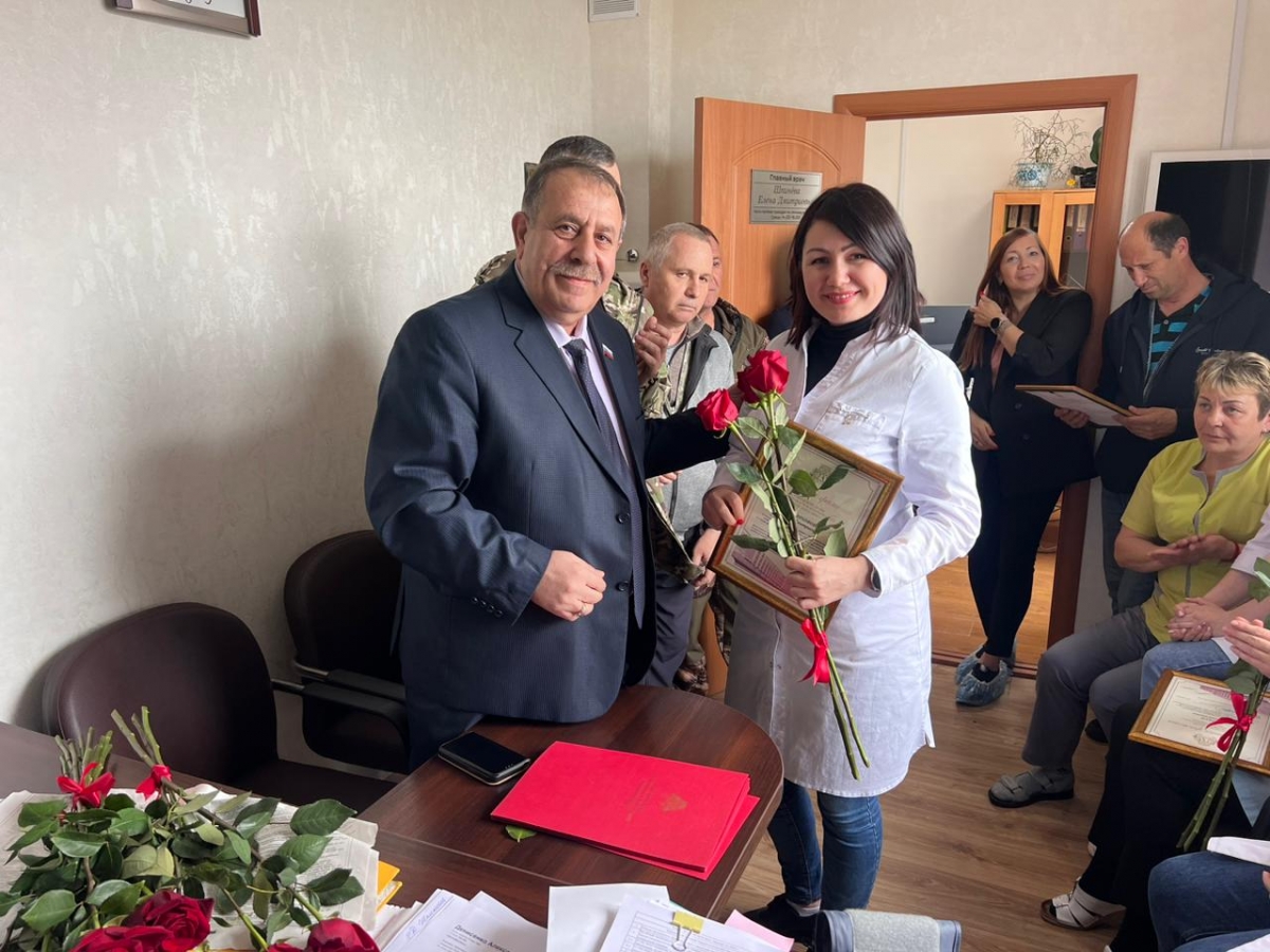 Депутаты поздравили медработников с профессиональным праздником