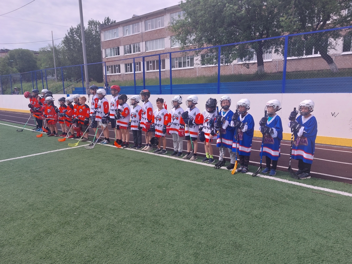 Хоккейный клуб «Кречет» отметил годовщину создания товарищеским матчем