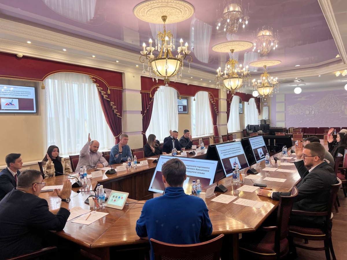 Состоялась первая сессия Молодёжного парламента