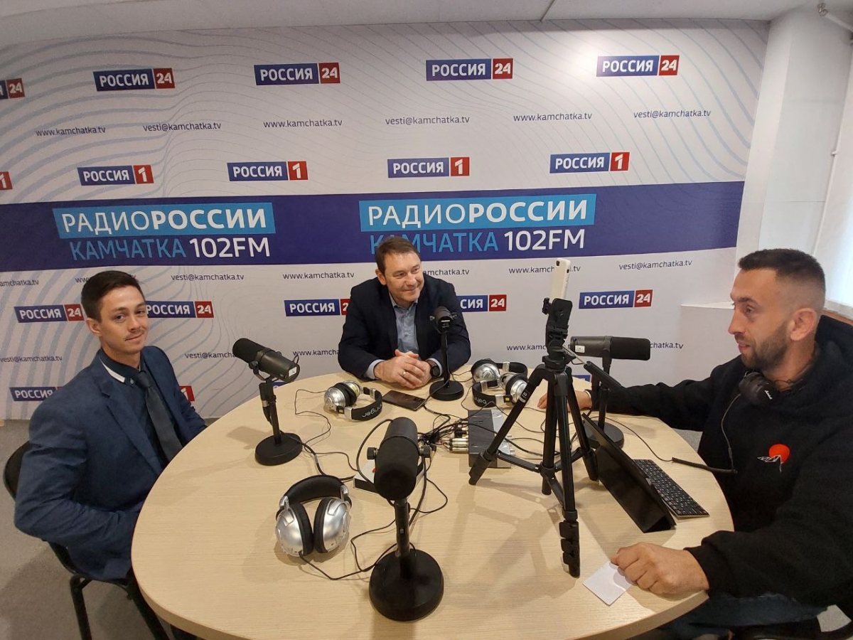 Дума в прямом эфире: депутаты приняли участие в передаче на «Радио России. Камчатка»