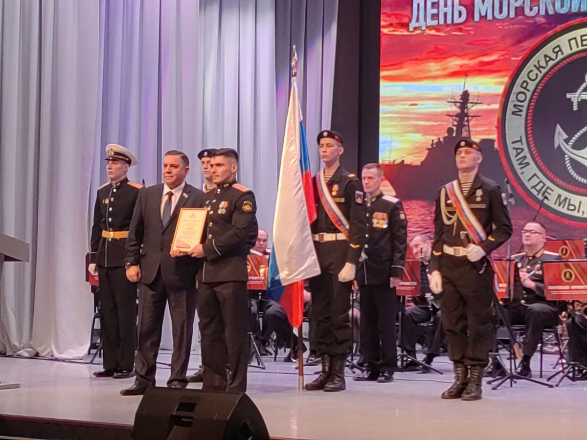 Камчатских морских пехотинцев поздравили с праздником