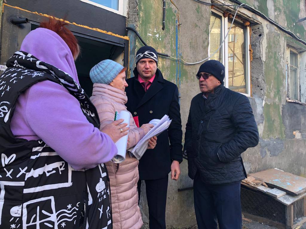 Депутат Городской Думы встретился с жильцами на ул. Рябиковская 
