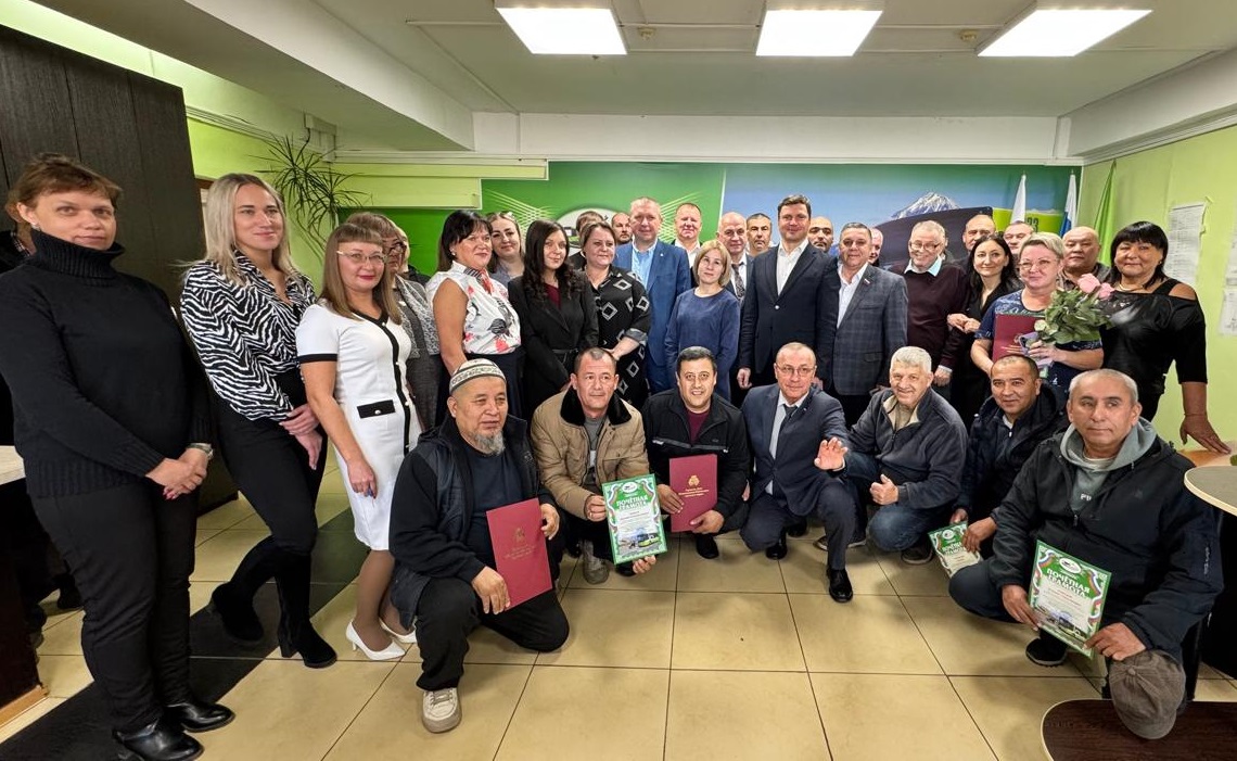 Председатель Городской Думы Андрей Лиманов поздравил работников автомобильного и городского пассажирского транспорта   