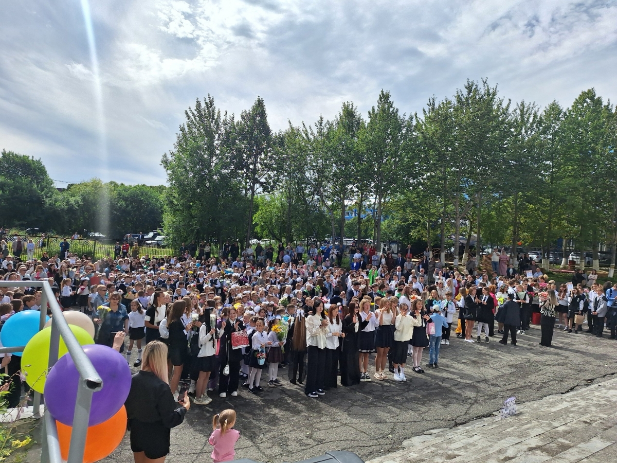 Депутаты Городской Думы поздравили школьников и учителей с Днём знаний