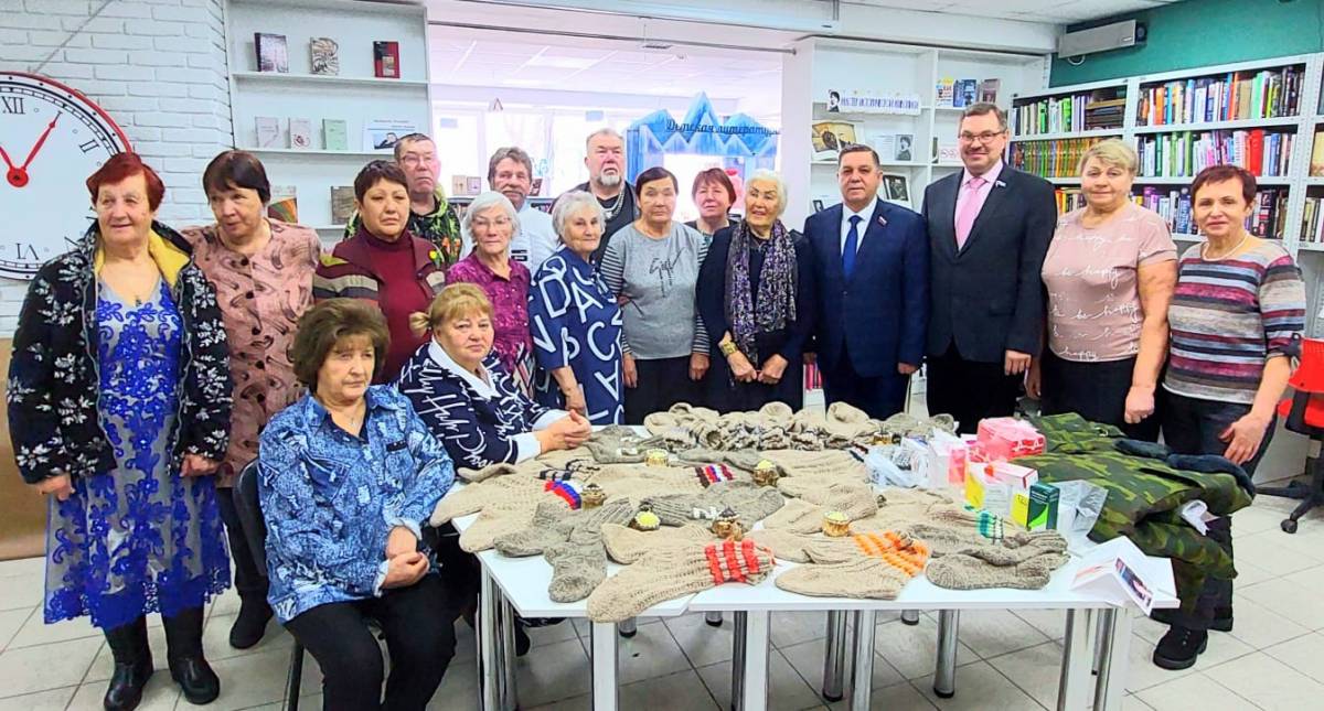 Тёплые носки и лекарства для участников СВО передали камчатские активисты проекта «Старшее поколение»
