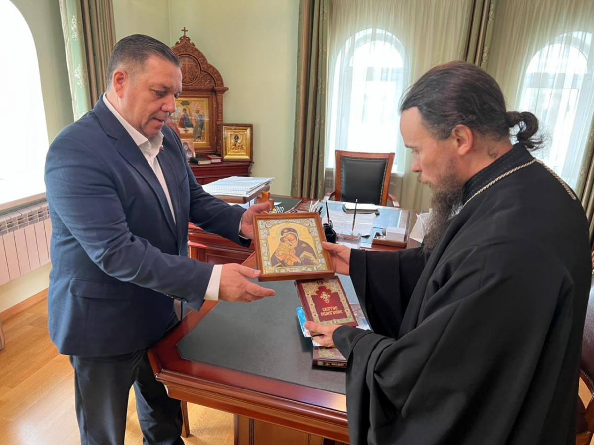 Вопросы духовного развития общества обсудили председатель Городской Думы и архиепископ Феодор