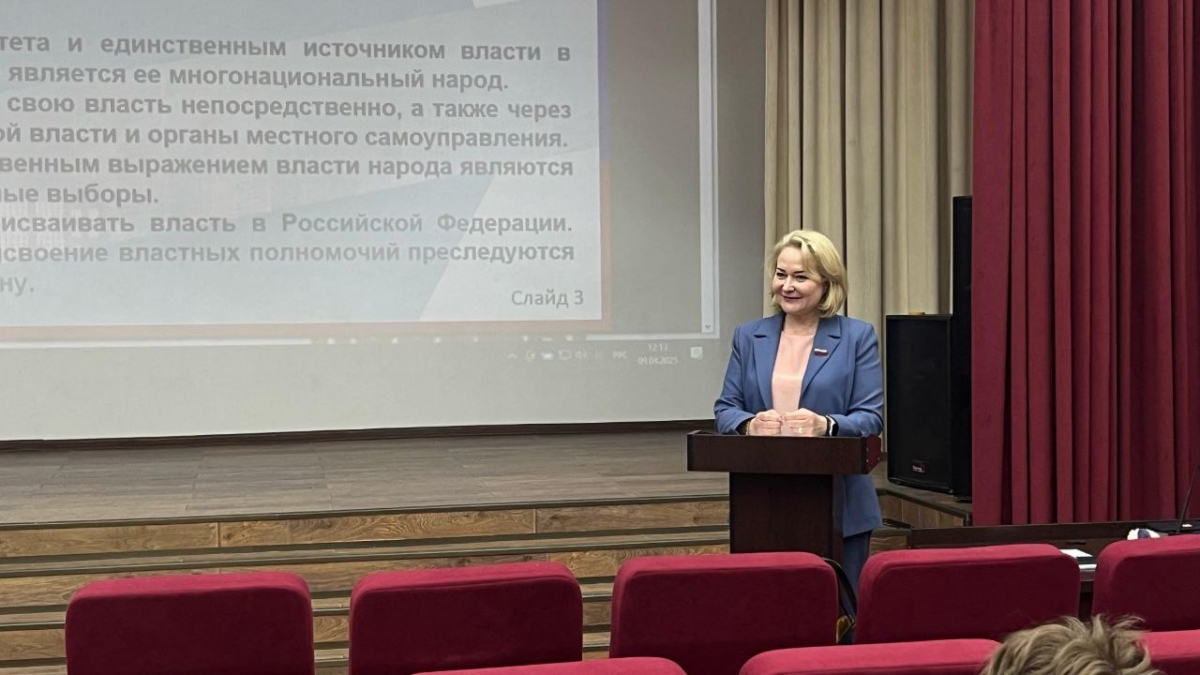 Депутат Дарья Кадачигова рассказала старшеклассникам о работе Законодательного собрания Камчатского края