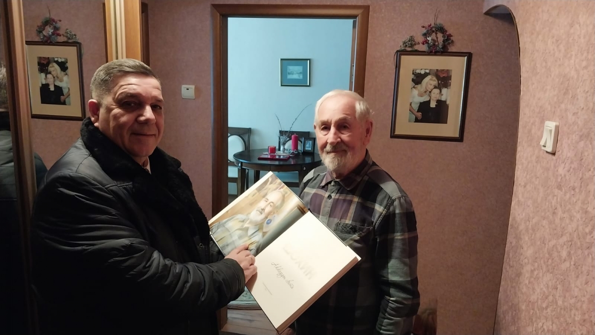 85-летний юбилей отмечает камчатский живописец Виталий Шохин