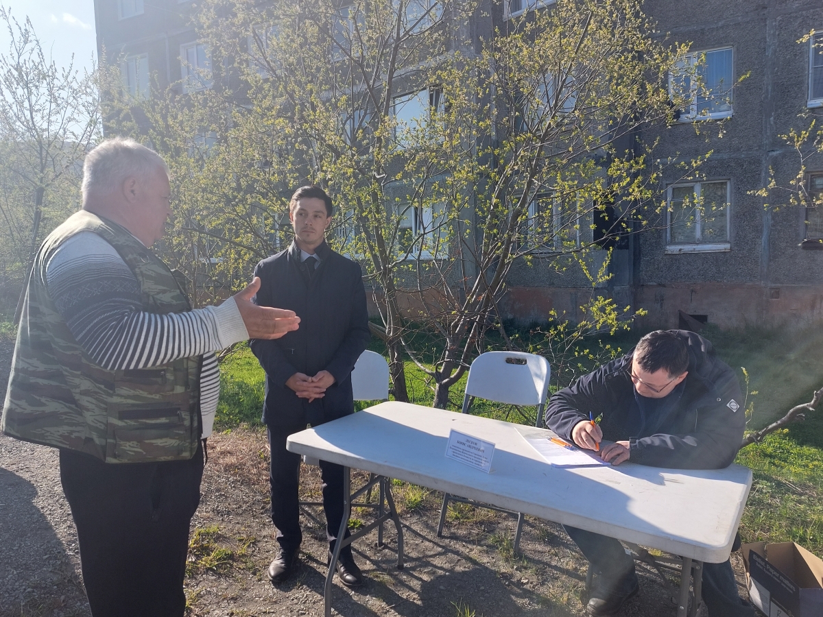 Борис Лесков провёл личный выездной приём горожан в Долиновке