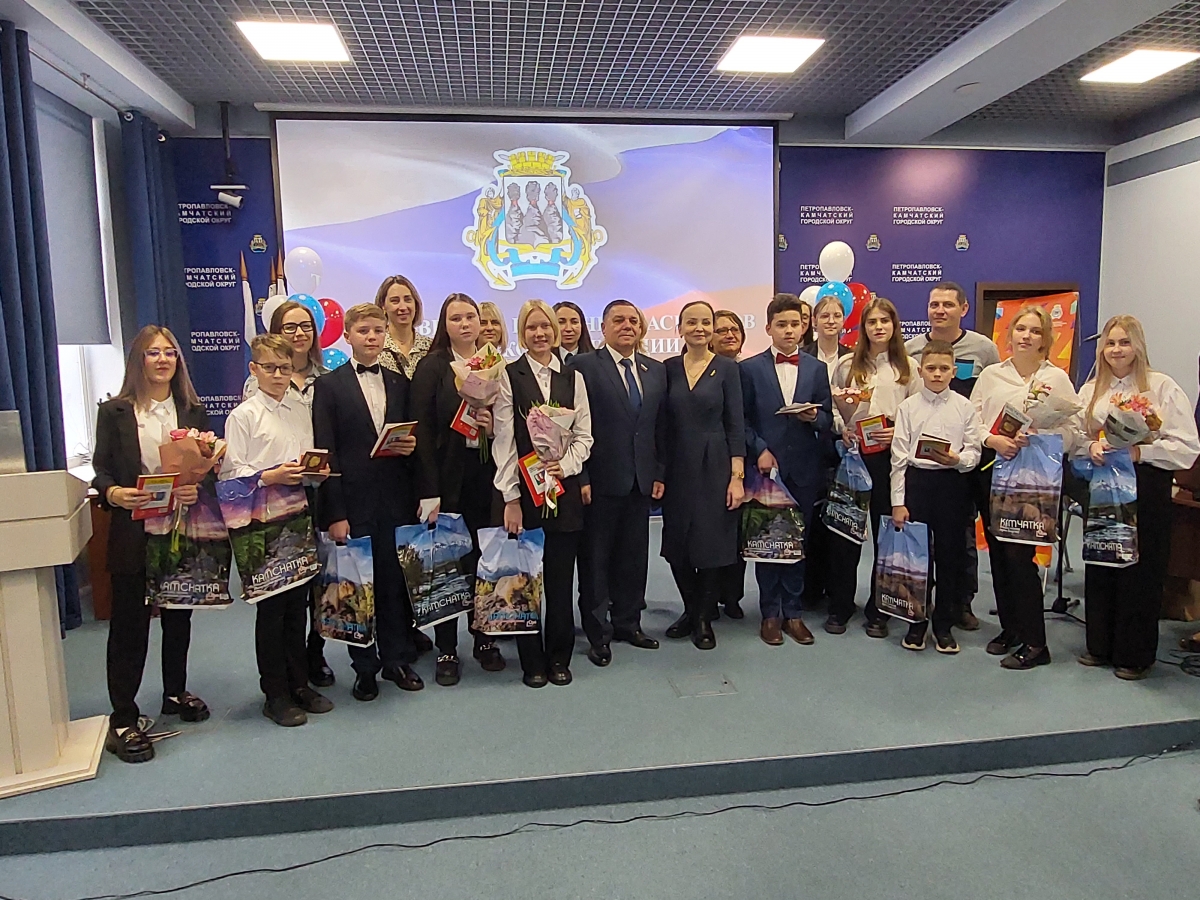 Юным горожанам вручили паспорта в День города