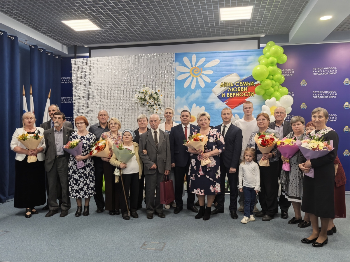В Петропавловске состоялось чествование супружеских пар, приуроченное ко Дню семьи, любви и верности