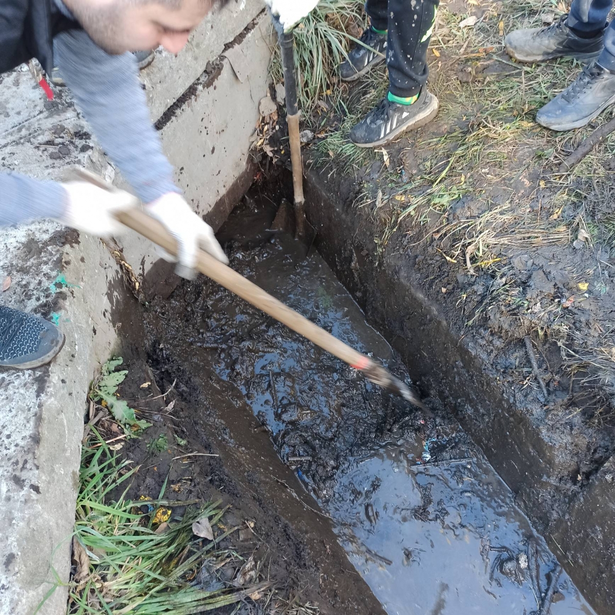 Депутаты Городской Думы вышли на осенний субботник