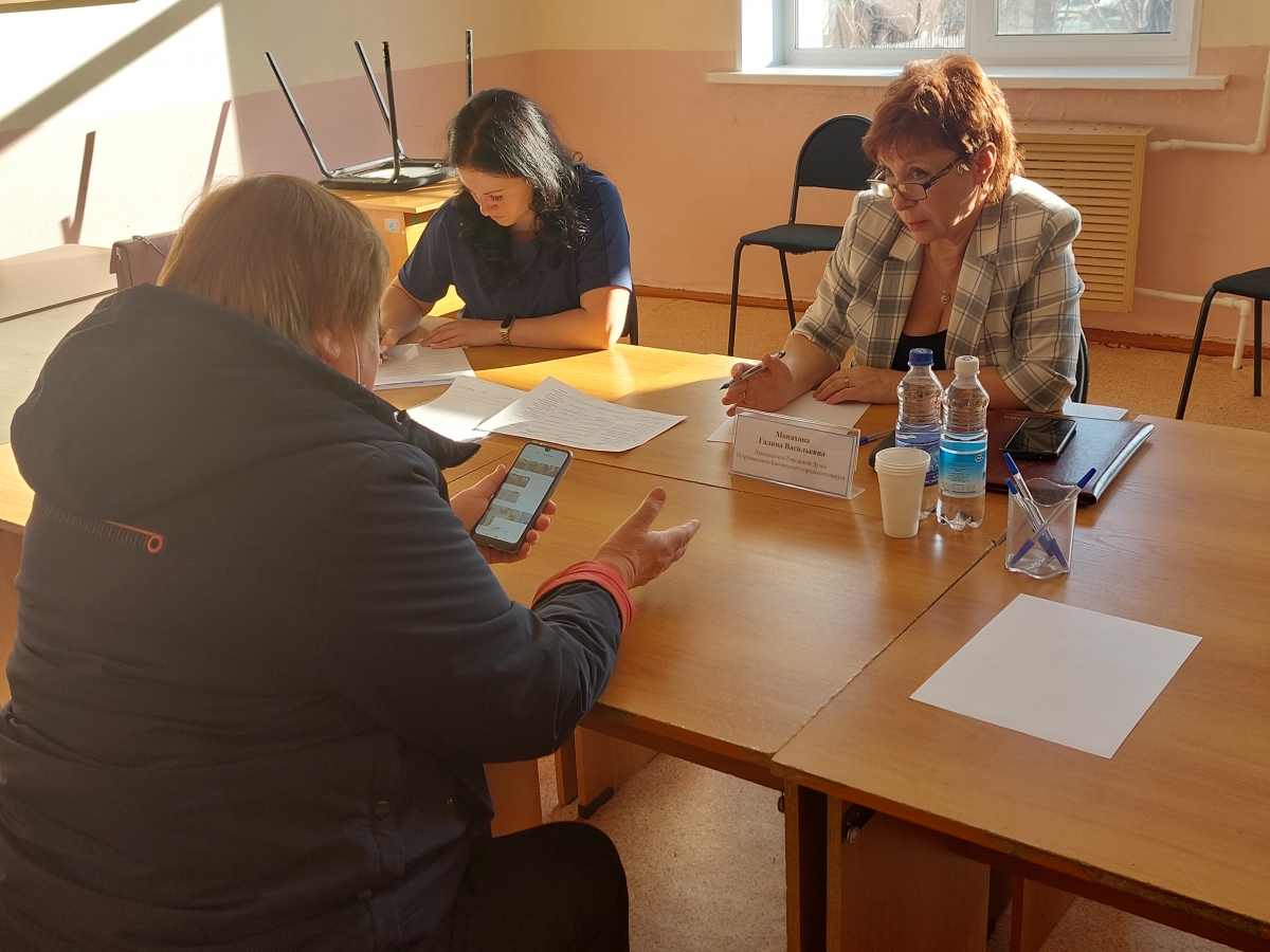 Галина Монахова провела личный приём жителей в Дальнем
