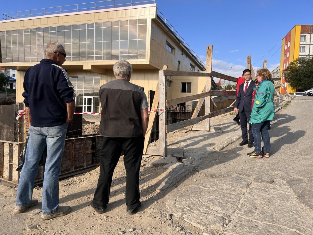 Депутаты помогли приостановить незаконное строительство