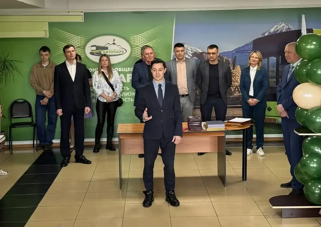 Борис Лесков поздравил коллектив Автопарка с 75-летием со дня образования и вручил награды