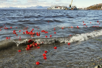 Жители Петропавловска почтили память погибших моряков и рыбаков