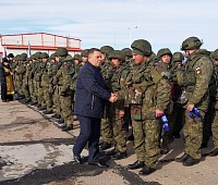 Защитников Родины торжественно провожают на Камчатке