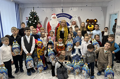 Депутаты Городской Думы подарили новогоднее чудо детям, нуждающимся в поддержке