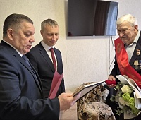 Ветеранам Великой Отечественной войны вручили нагрудные знаки «Почетный гражданин города Петропавловска-Камчатского»