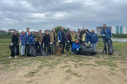 Более 20 мешков мусора собрали на побережьях Авачинской бухты и озера Медвежье 