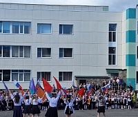 Депутаты Городской Думы поздравили школьников и учителей с Днём знаний