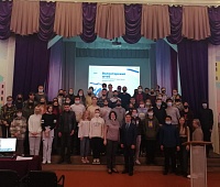 Борис Лесков рассказывает студентам о волонтёрской миссии на Донбассе