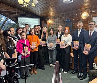 Созданные детьми юбилейные сборники презентовали в литературной Светёлке