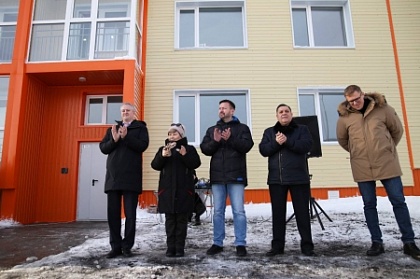 Торжественное вручение ключей от квартир собственникам нового дома состоялось в Петропавловске