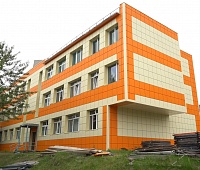 Денис Прудкий: все работы по устройству фасада в 34-ой школе будут завершены к 1 сентября