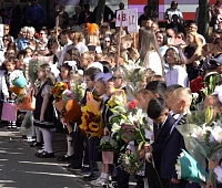 Депутаты Городской Думы поздравили школьников и учителей с Днём знаний