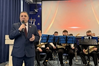 Работников культуры поздравили с профессиональным праздником