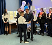 Юным горожанам вручили паспорта в День города