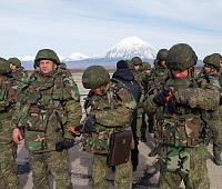 Защитников Родины торжественно провожают на Камчатке